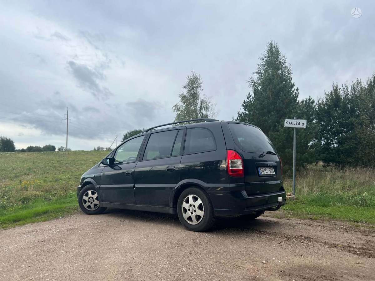 Opel Zafira 2004 — салон