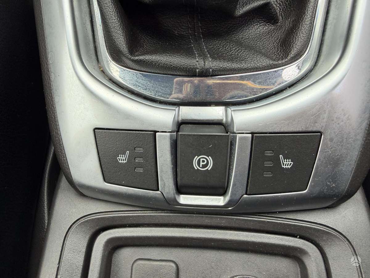 Opel Antara 2011 — photo 19