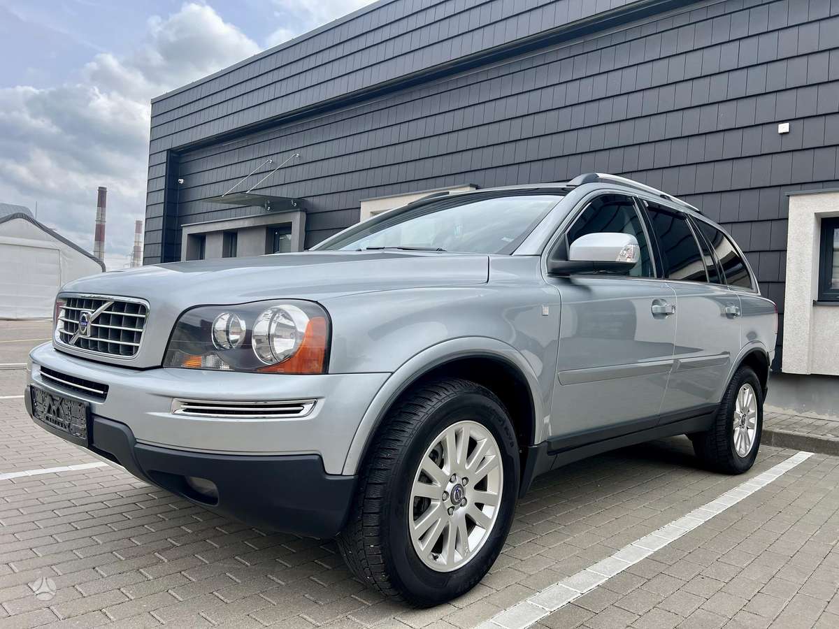 Volvo XC90 2009 — rear view