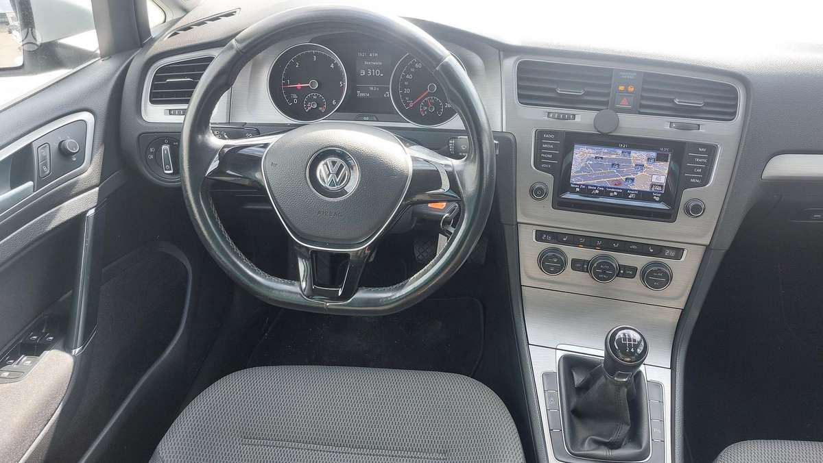 Volkswagen Golf 2014 — rear view