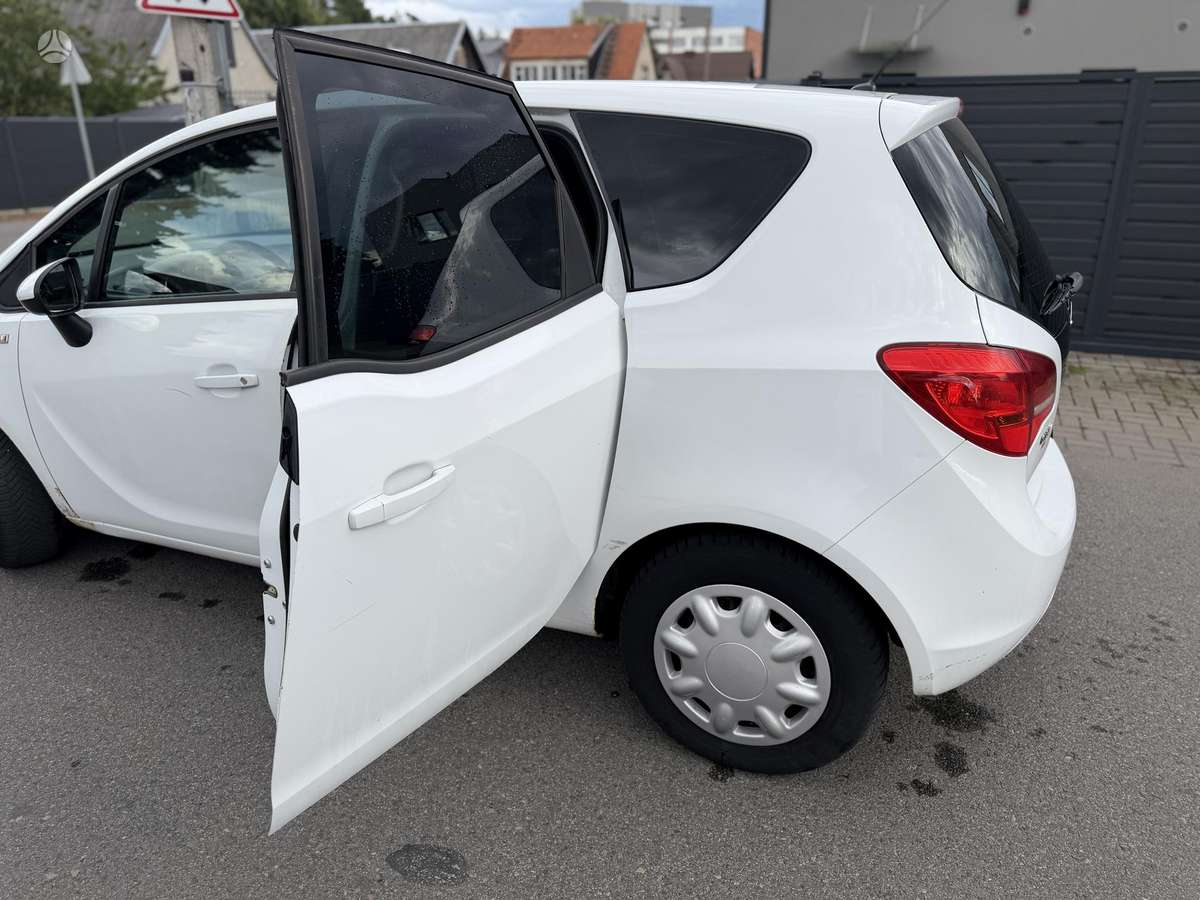Opel Meriva 2012 — photo 11