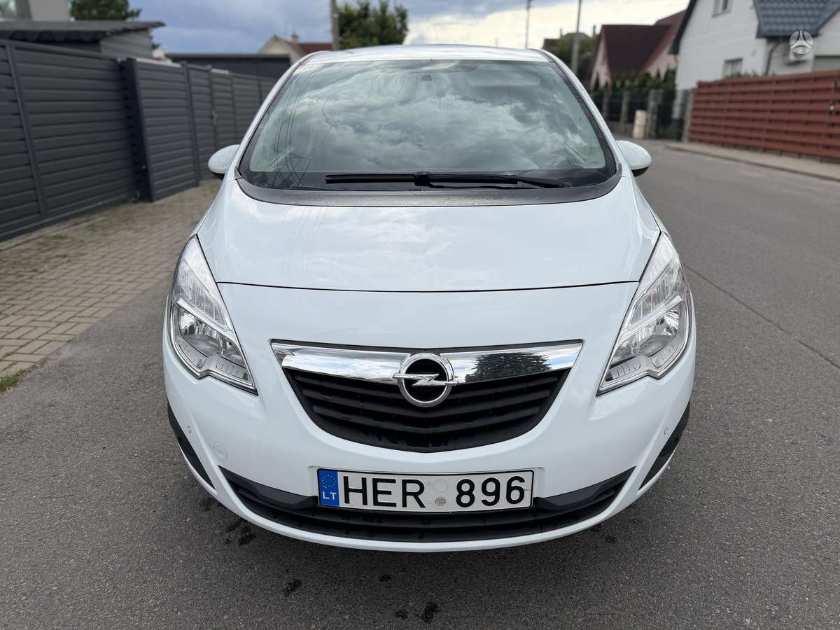 Opel Meriva 2012 — rear view
