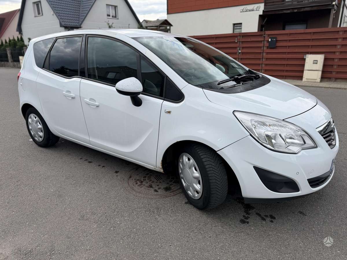Opel Meriva 2012 — interior