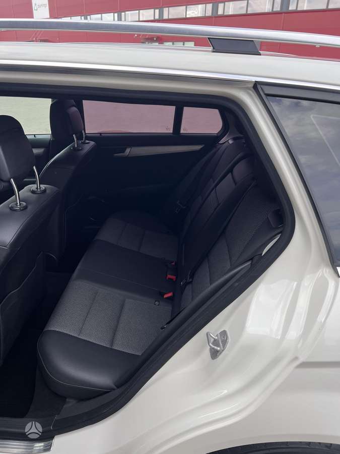 Mercedes-Benz C220 2012 — photo 11