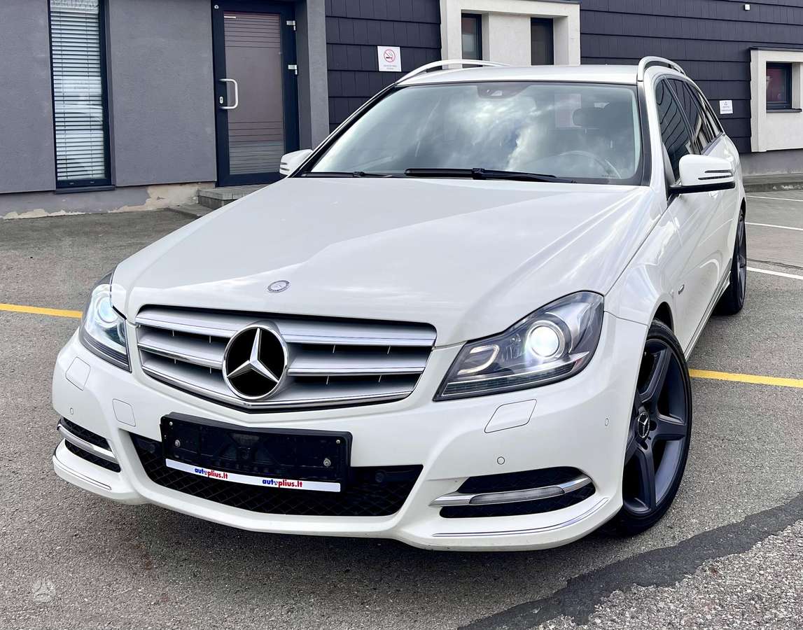 Mercedes-Benz C220 2012 — rear view