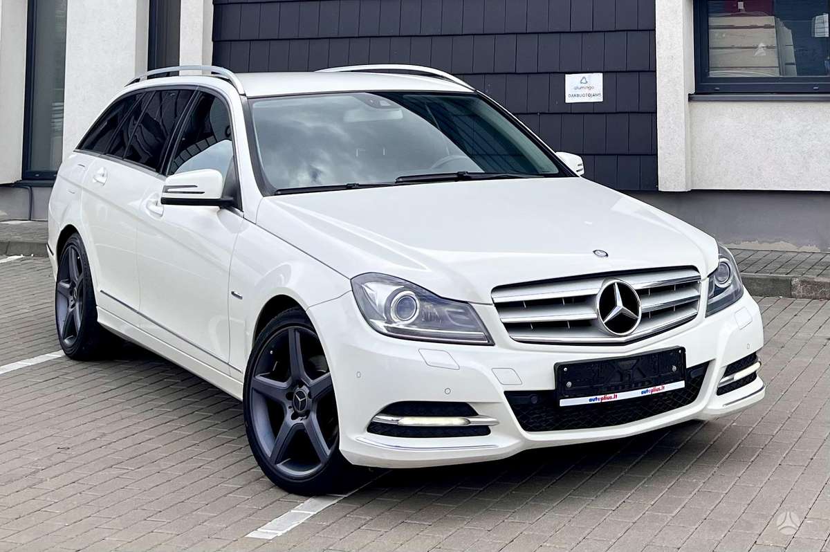 Mercedes-Benz C220 2012 — interior