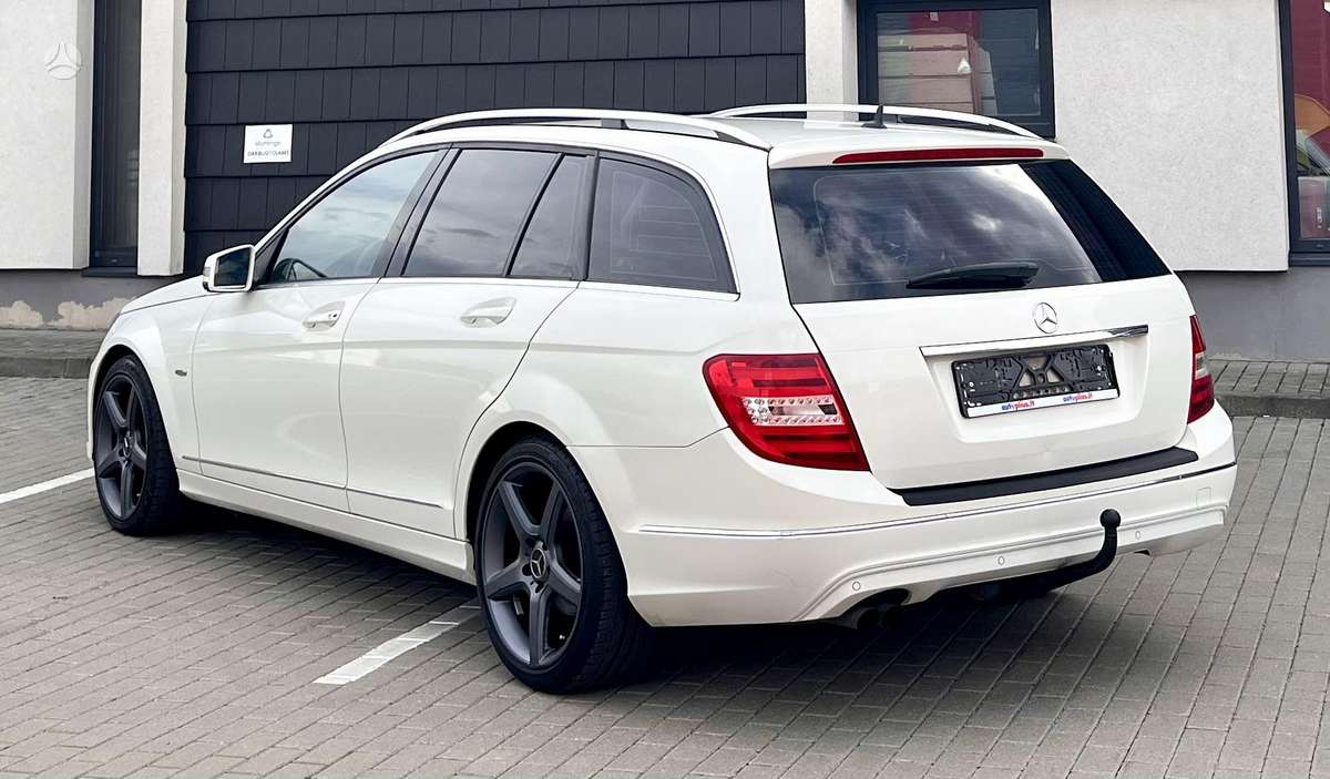 Mercedes-Benz C220 2012 — engine 2200 cm³