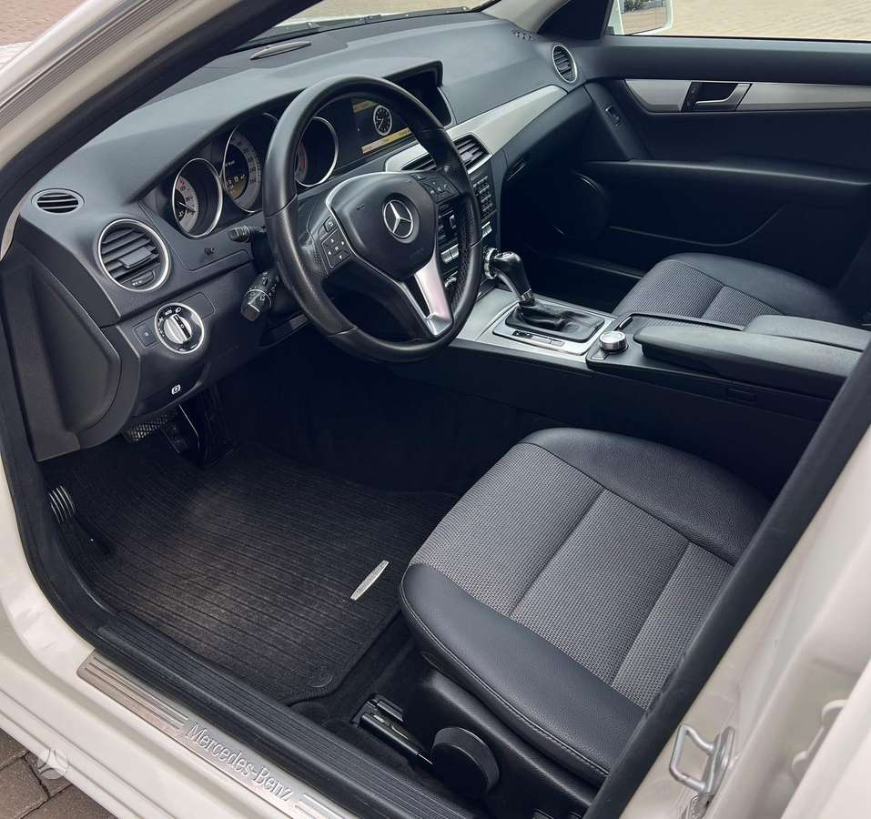 Mercedes-Benz C220 2012 — photo 6
