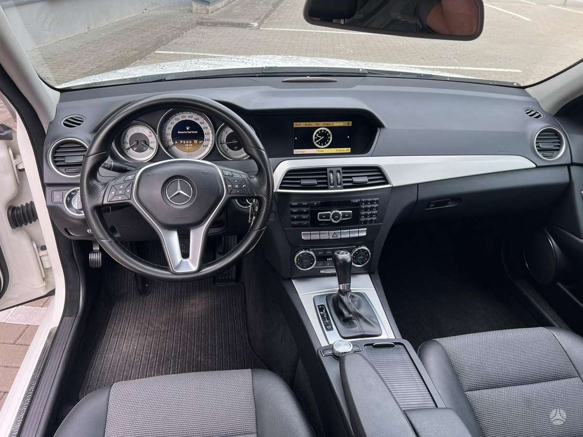 Mercedes-Benz C220 2012 — photo 7