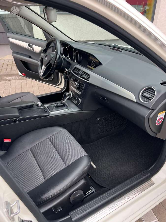 Mercedes-Benz C220 2012 — photo 8