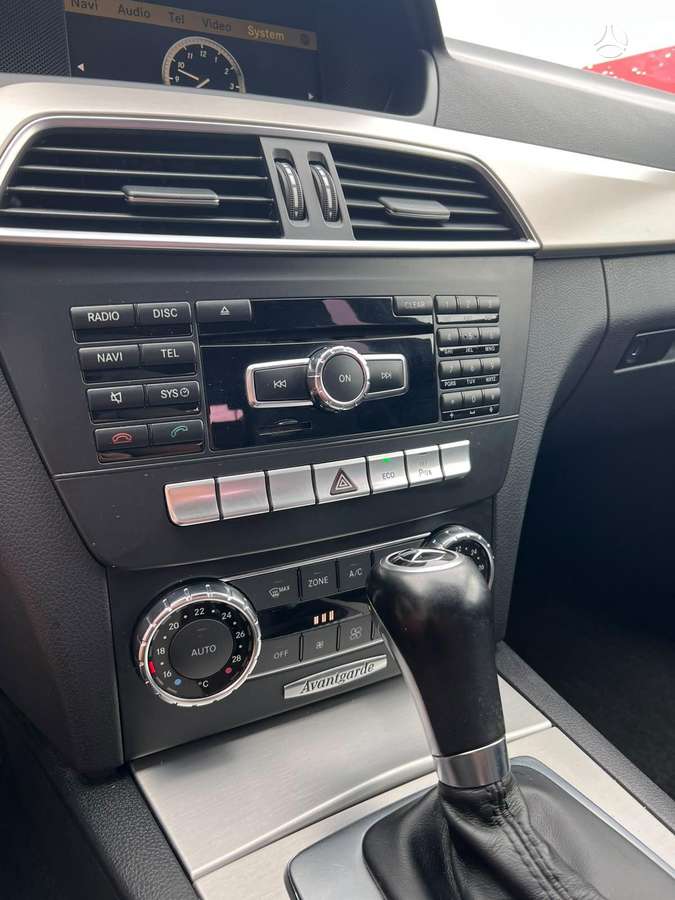 Mercedes-Benz C220 2012 — photo 9