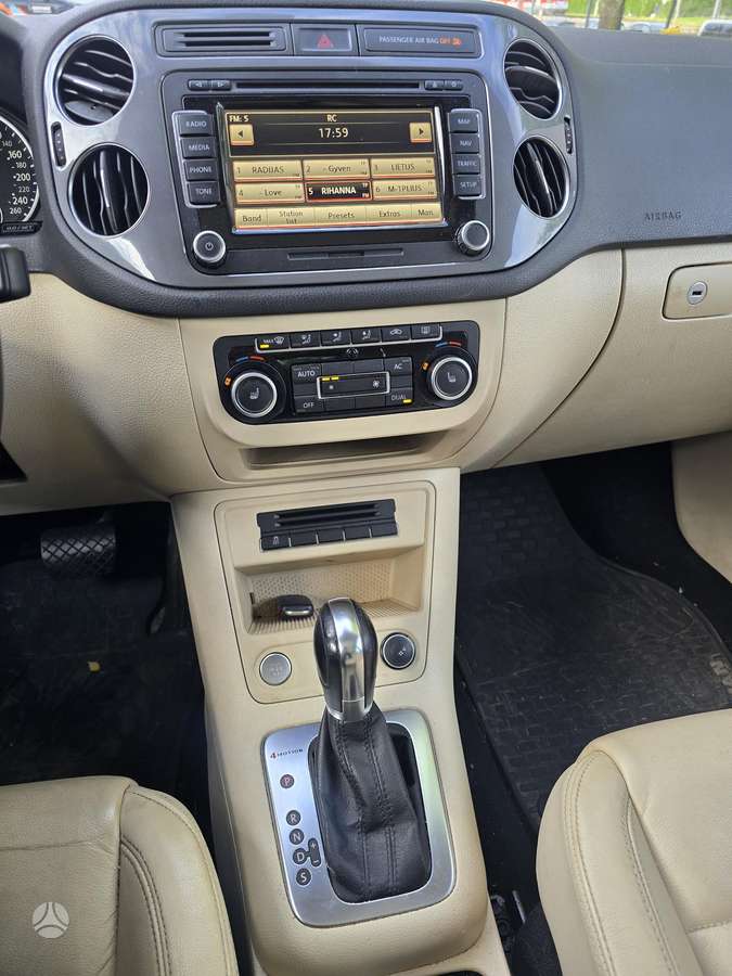 Volkswagen Tiguan 2012 — photo 16