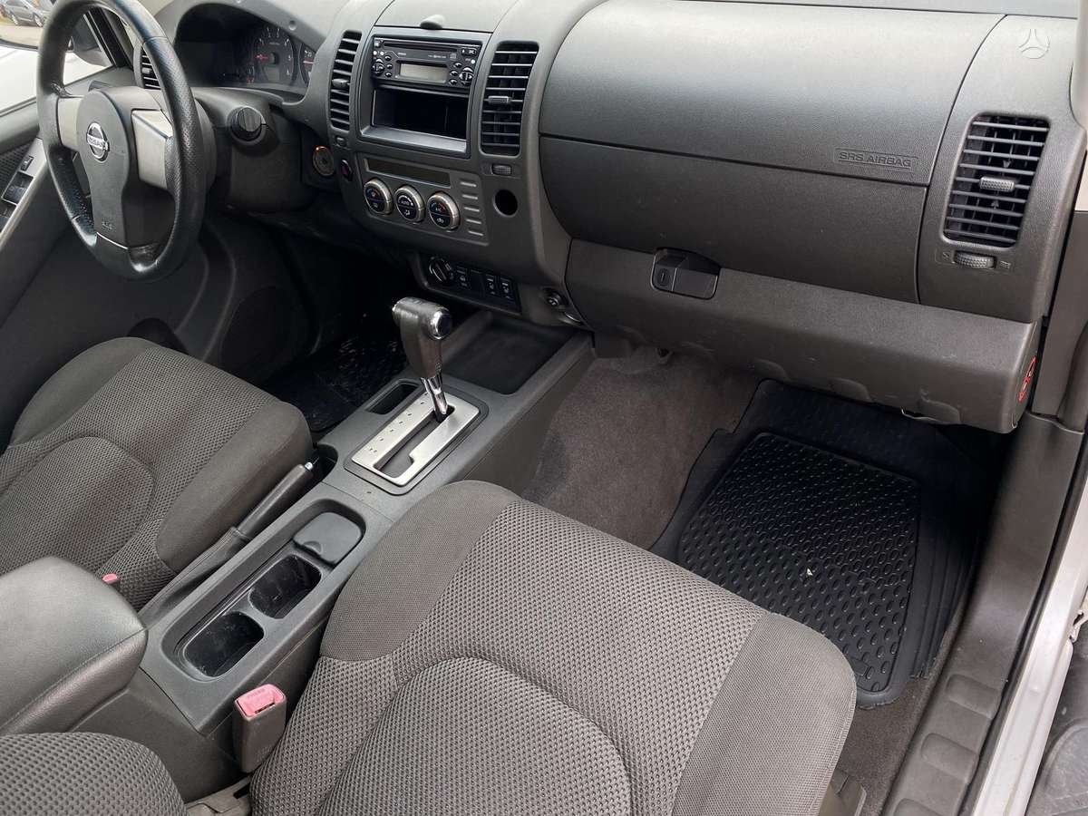 Nissan Navara 2005 — photo 17