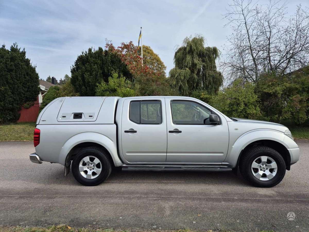 Nissan Navara 2005 — photo 9