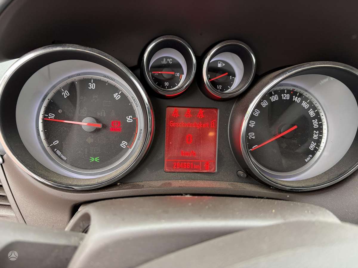 Opel Zafira 2013 — photo 10