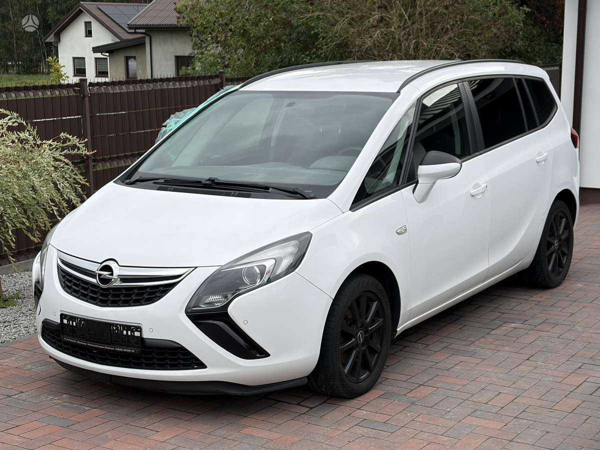 Opel Zafira 2013 — rear view