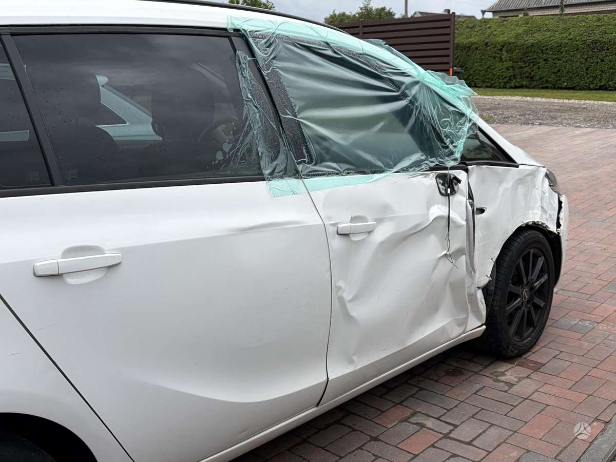Opel Zafira 2013 — photo 5