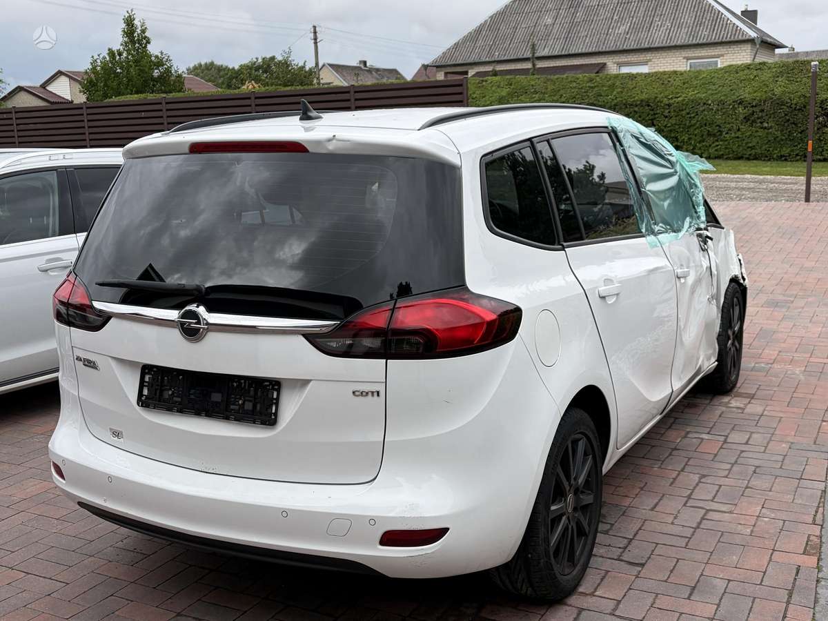 Opel Zafira 2013 — photo 6