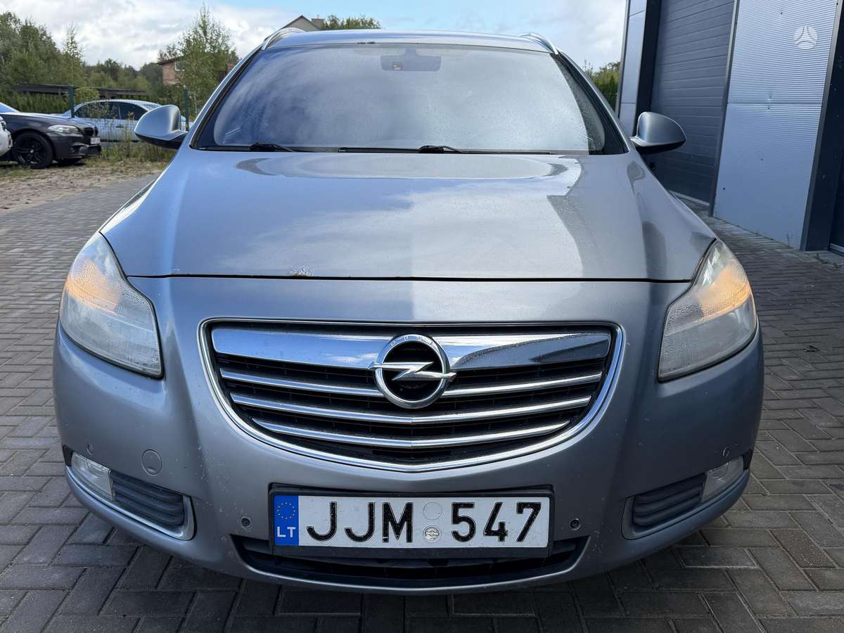 Opel Insignia 2012 — вигляд ззаду