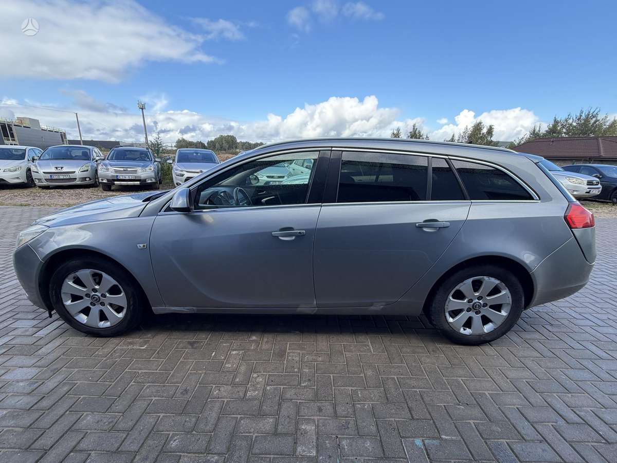 Opel Insignia 2012 — салон