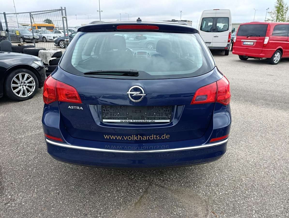 Opel Astra 2015 — photo 10