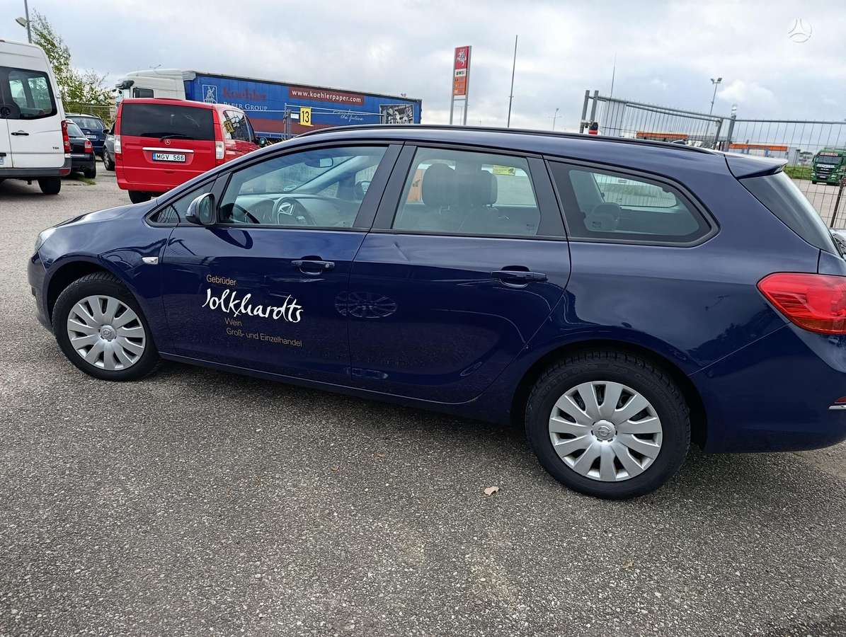 Opel Astra 2015 — photo 13