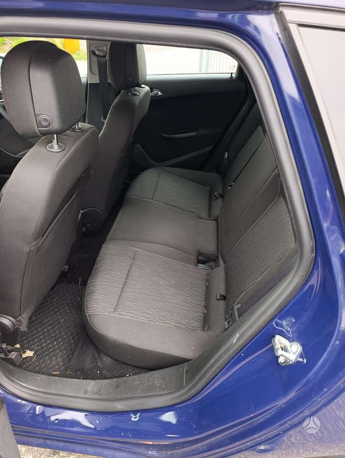 Opel Astra 2015 — photo 19