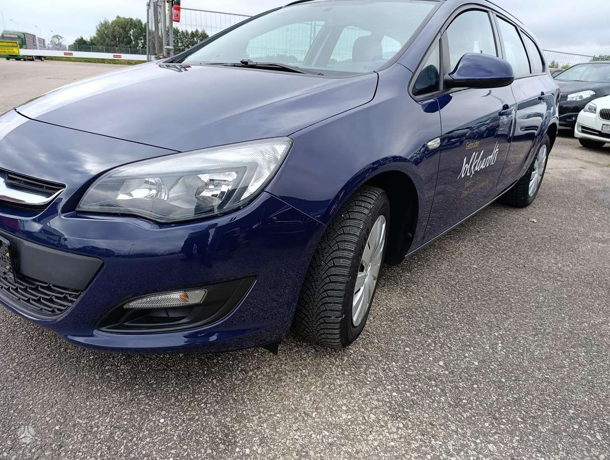Opel Astra 2015 — interior