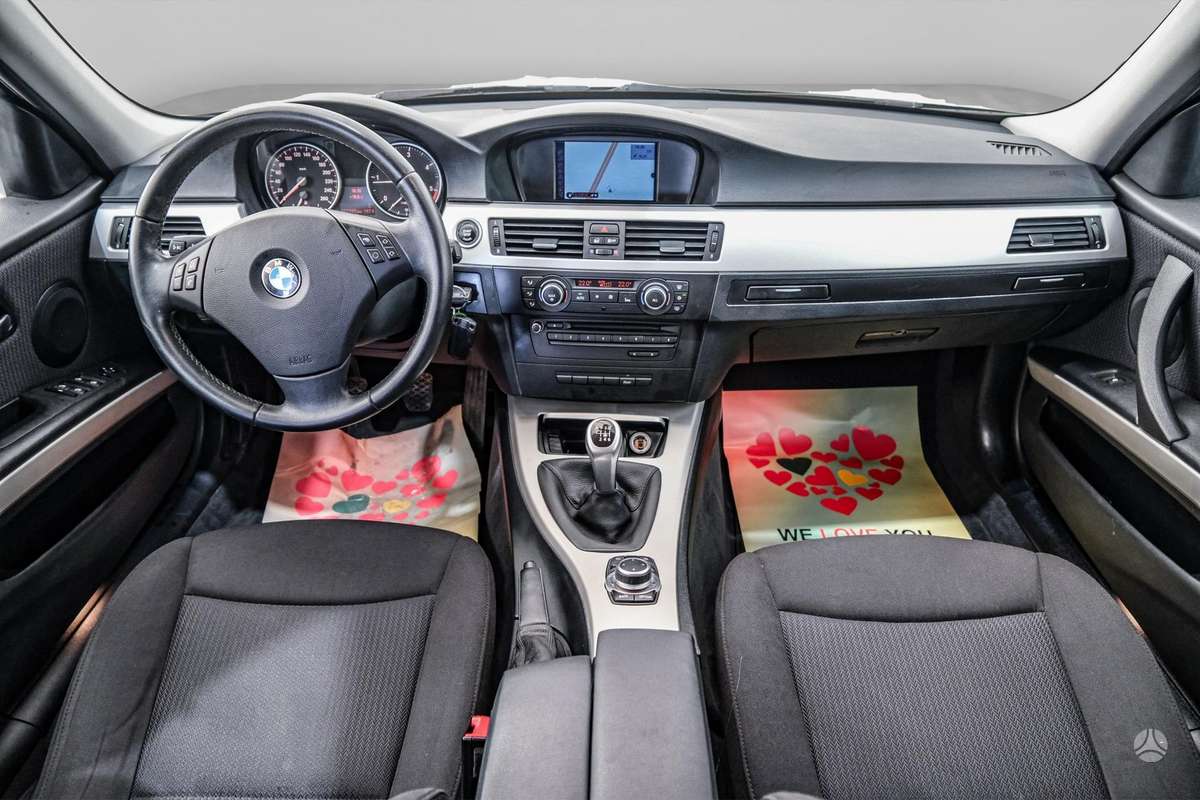 BMW 318 2011 — photo 7