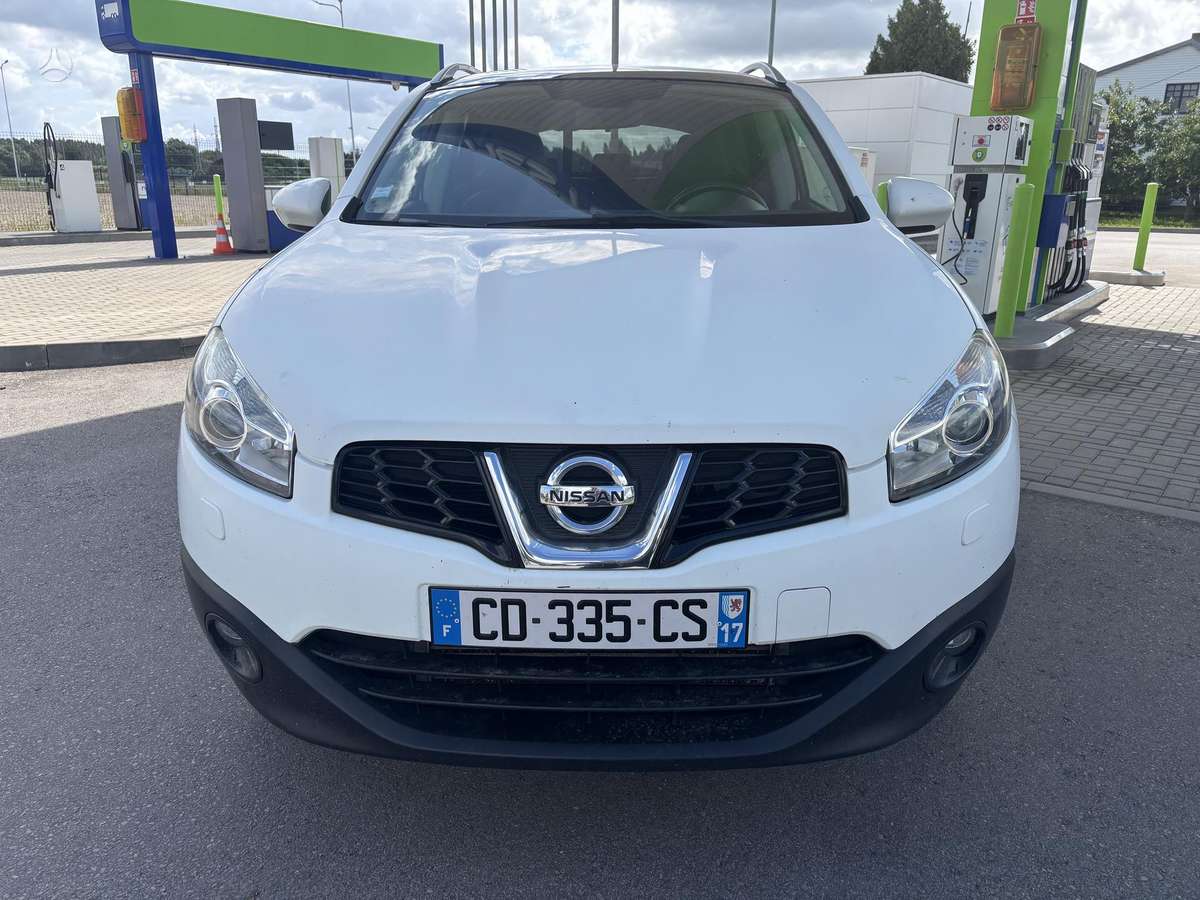 Nissan Qashqai 2012 — rear view