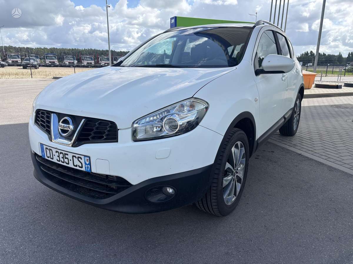 Nissan Qashqai 2012 — interior