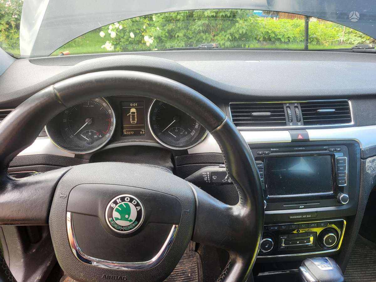 Skoda Superb 2011 — photo 11
