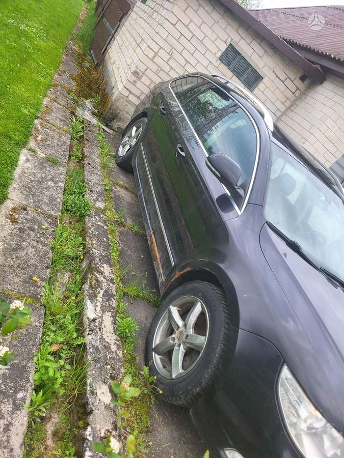 Skoda Superb 2011 — rear view