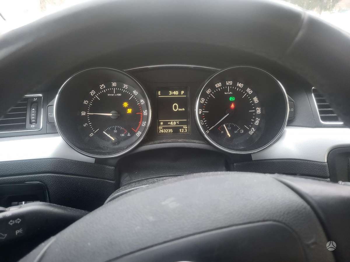 Skoda Superb 2011 — photo 8
