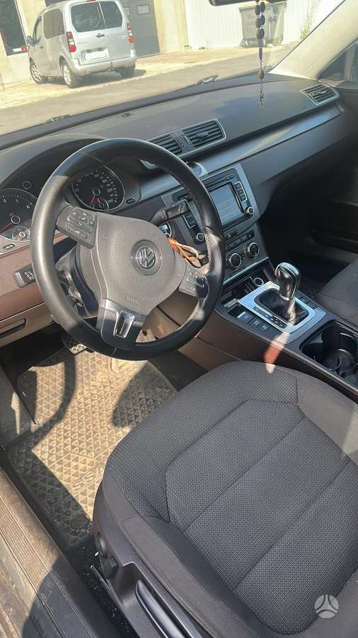 Volkswagen Passat 2013 — photo 7