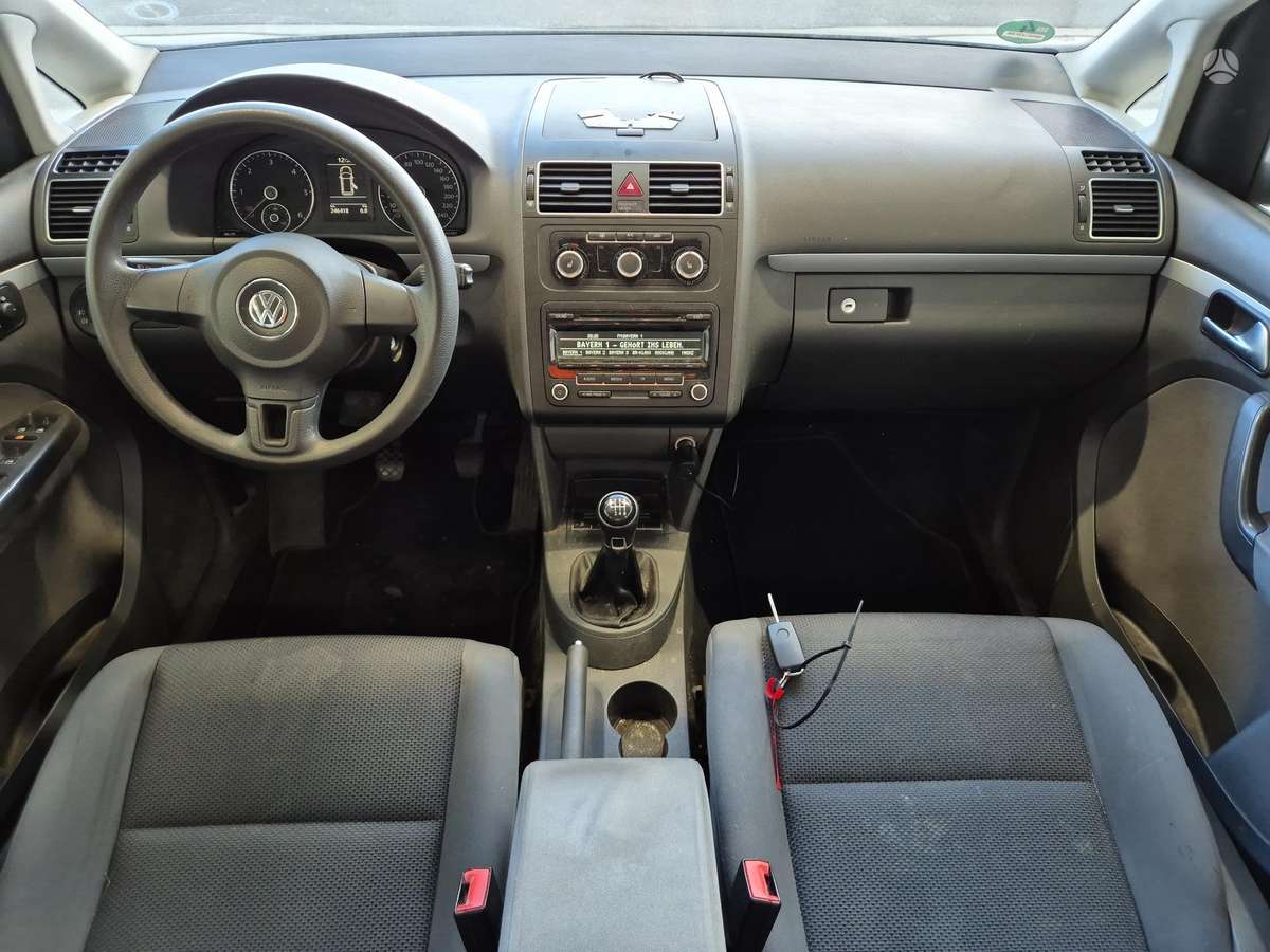 Volkswagen Touran 2012 — photo 5