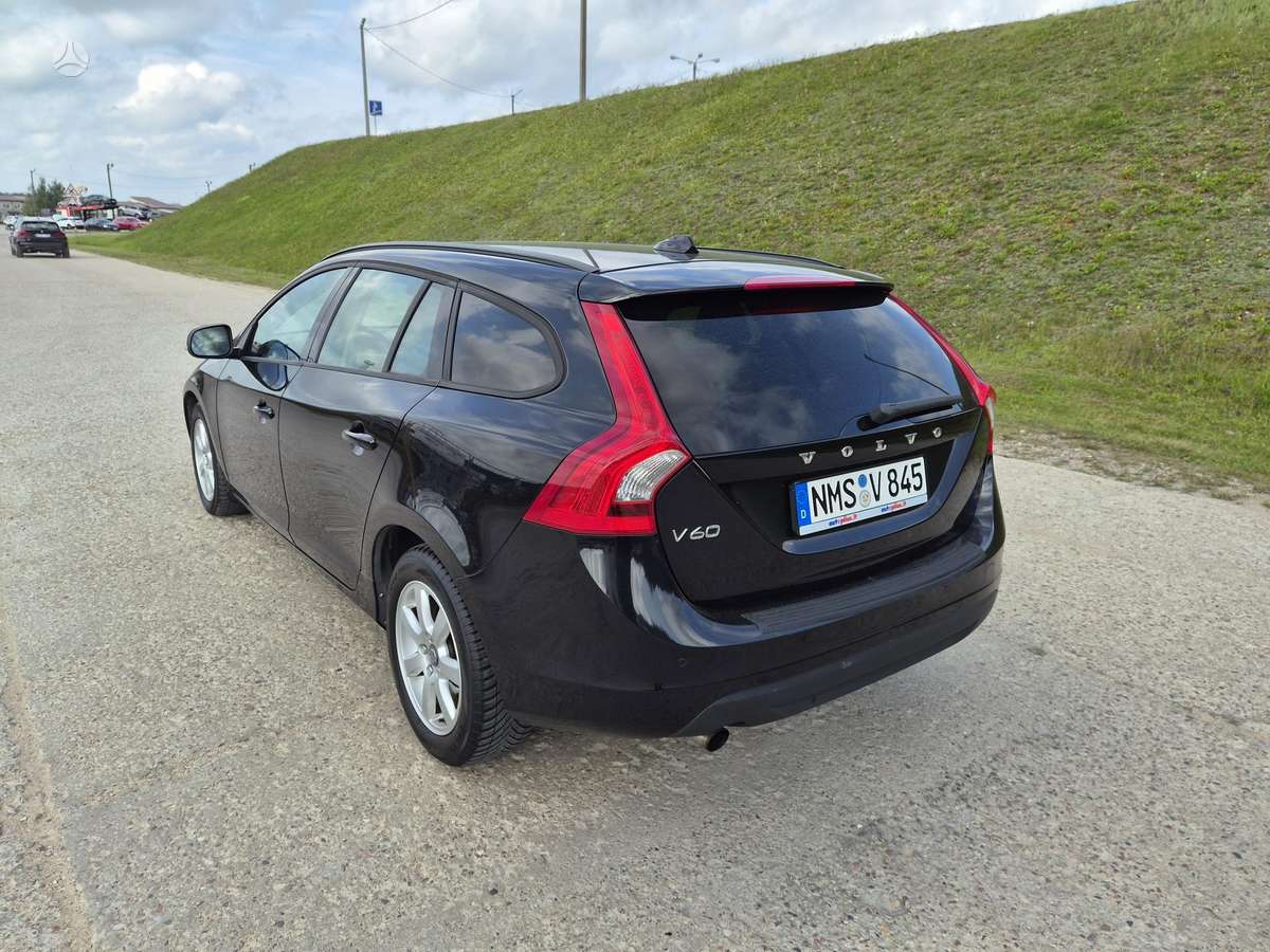 Volvo V60 2013 — салон