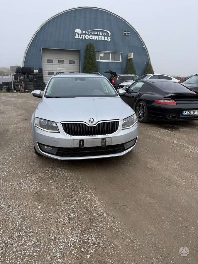 Skoda Octavia 2013 — rear view