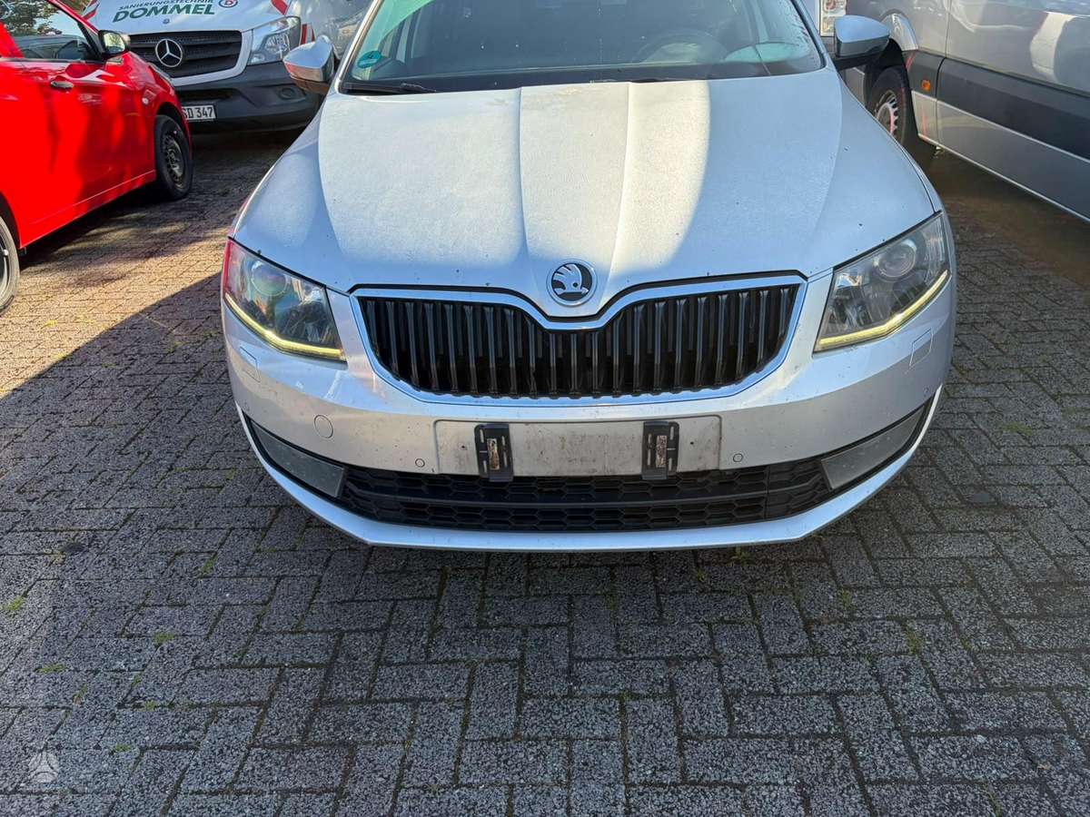 Skoda Octavia 2013 — rear view