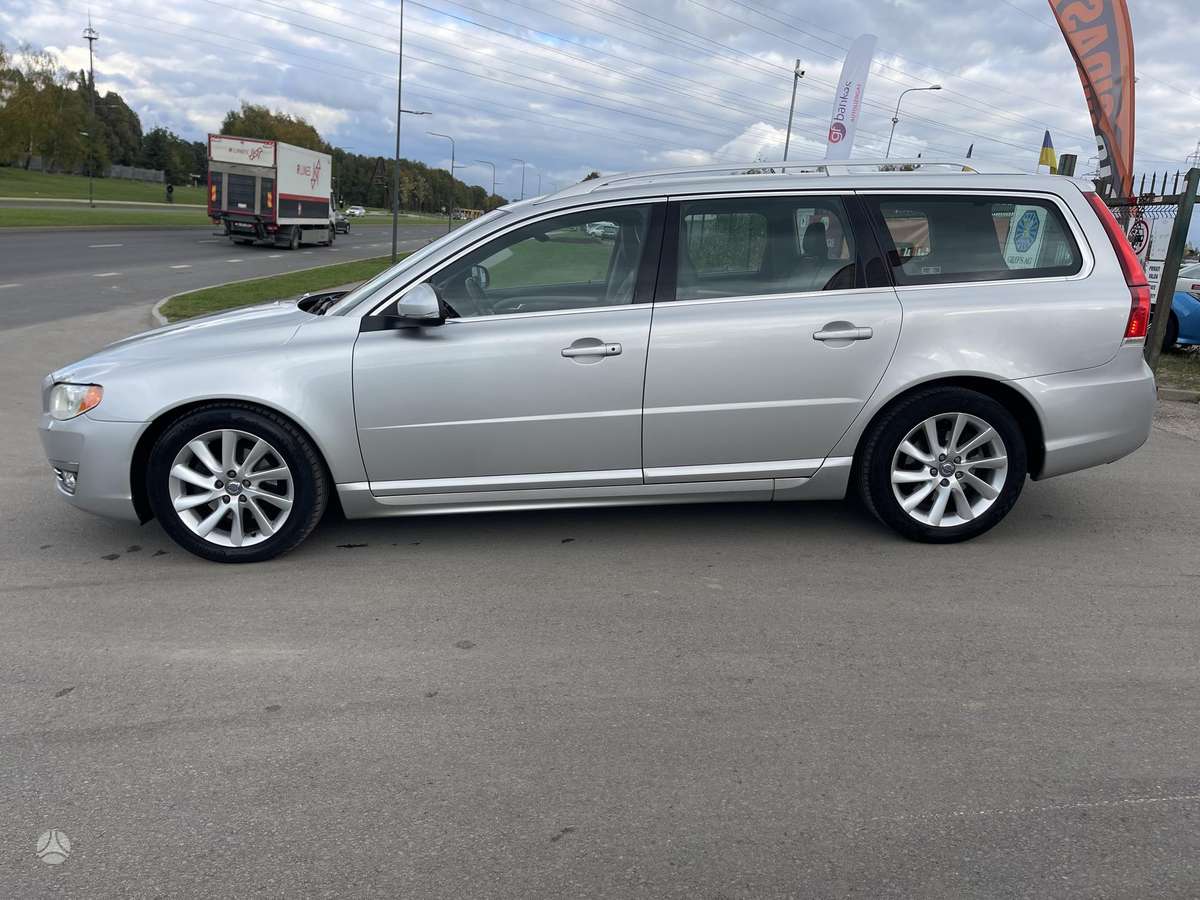 Volvo V70 2013 — photo 16