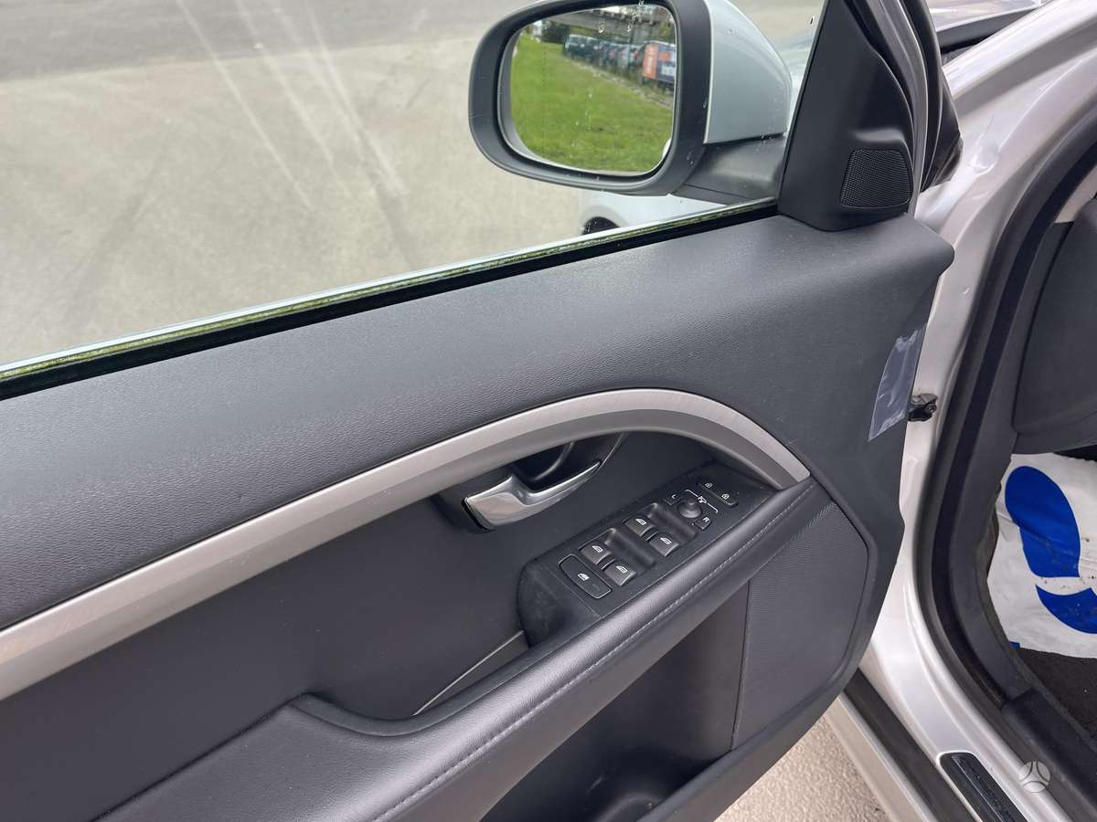 Volvo V70 2013 — photo 17