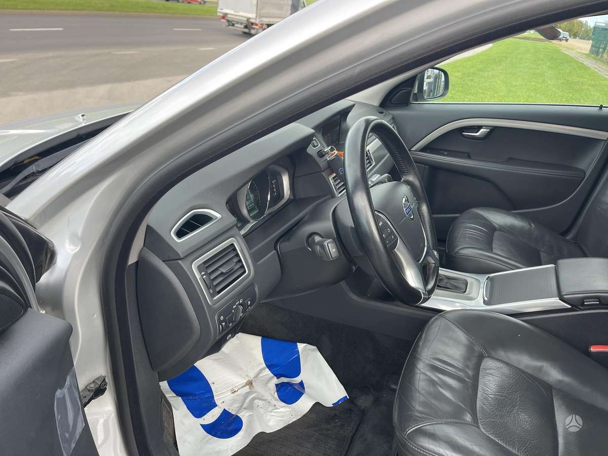 Volvo V70 2013 — photo 18
