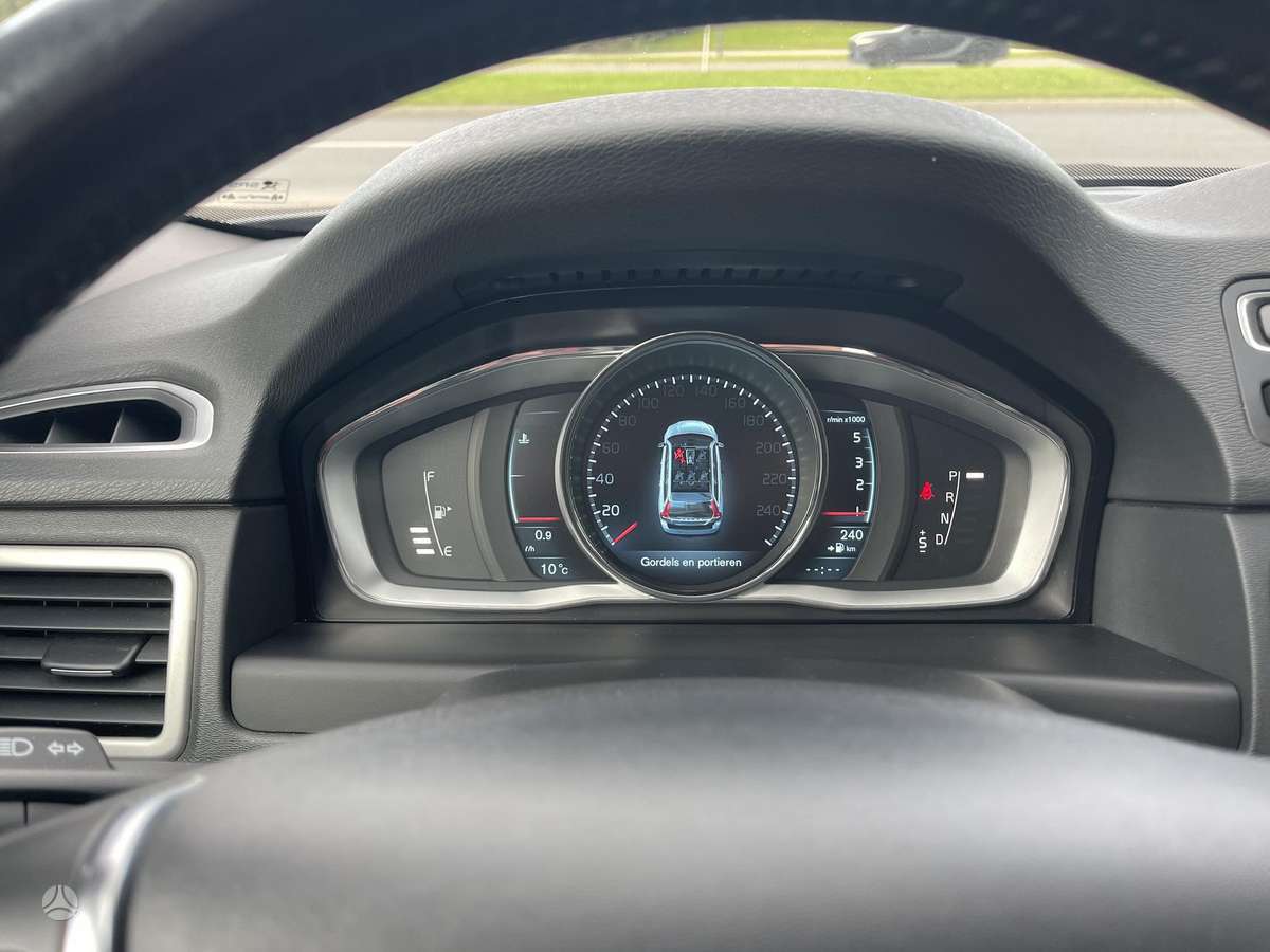 Volvo V70 2013 — photo 20