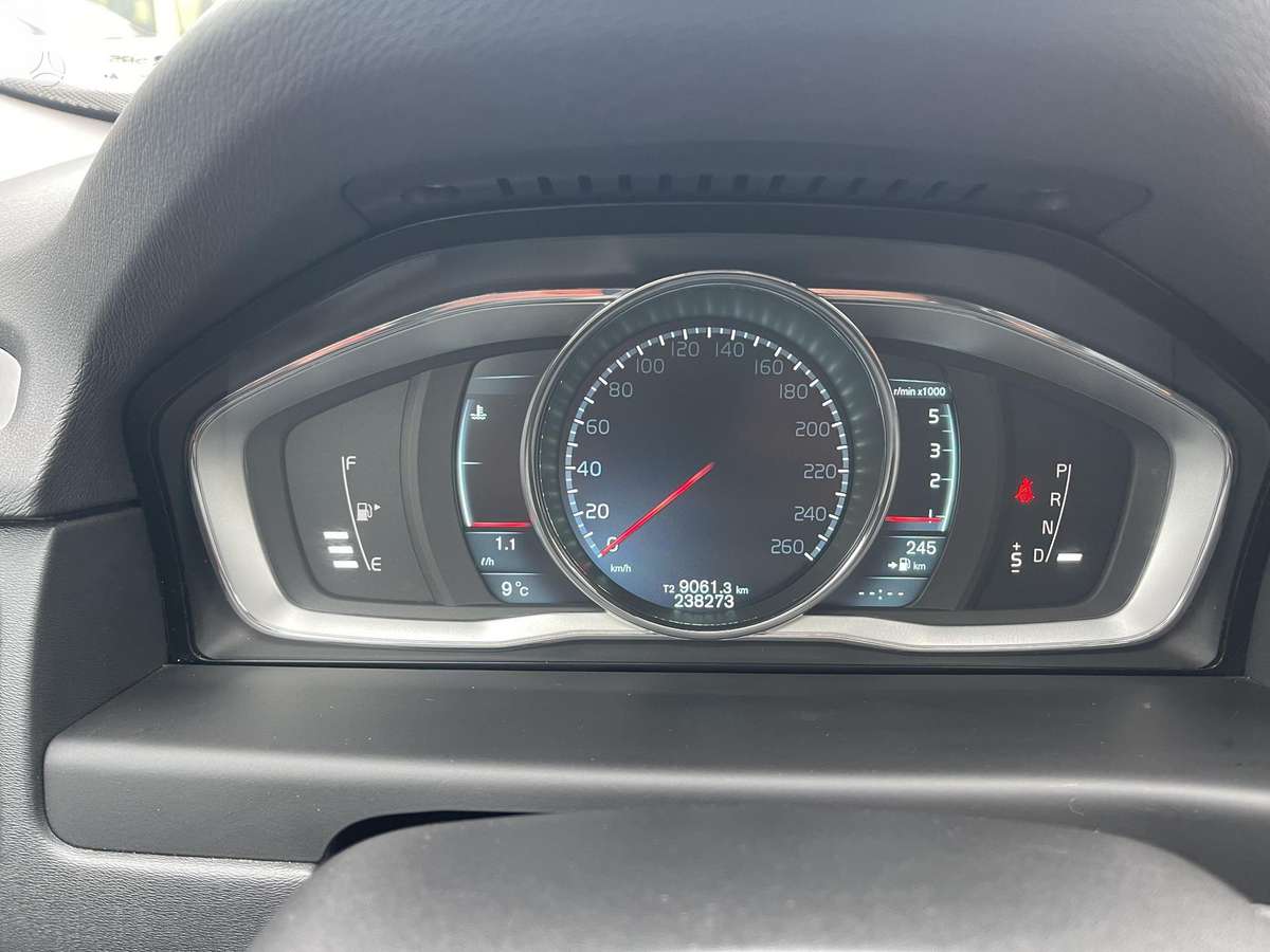 Volvo V70 2013 — photo 21