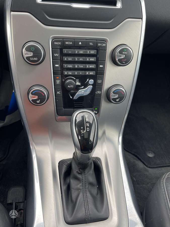 Volvo V70 2013 — photo 25