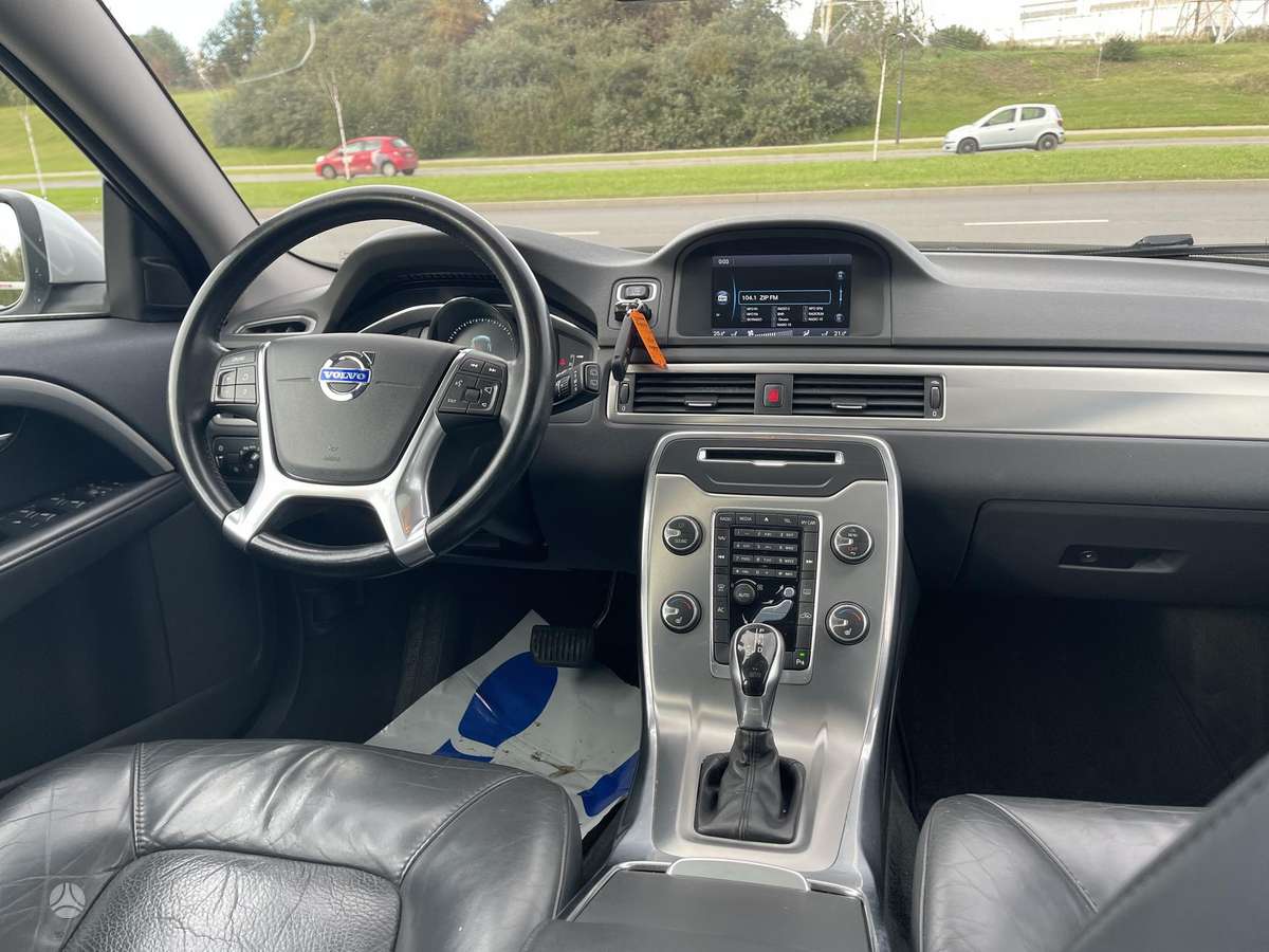 Volvo V70 2013 — photo 28