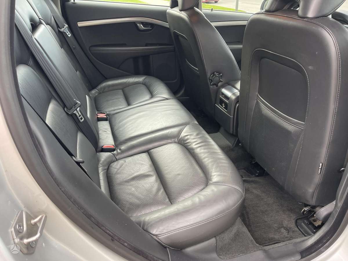 Volvo V70 2013 — photo 29