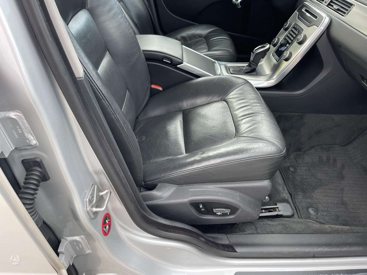Volvo V70 2013 — photo 30