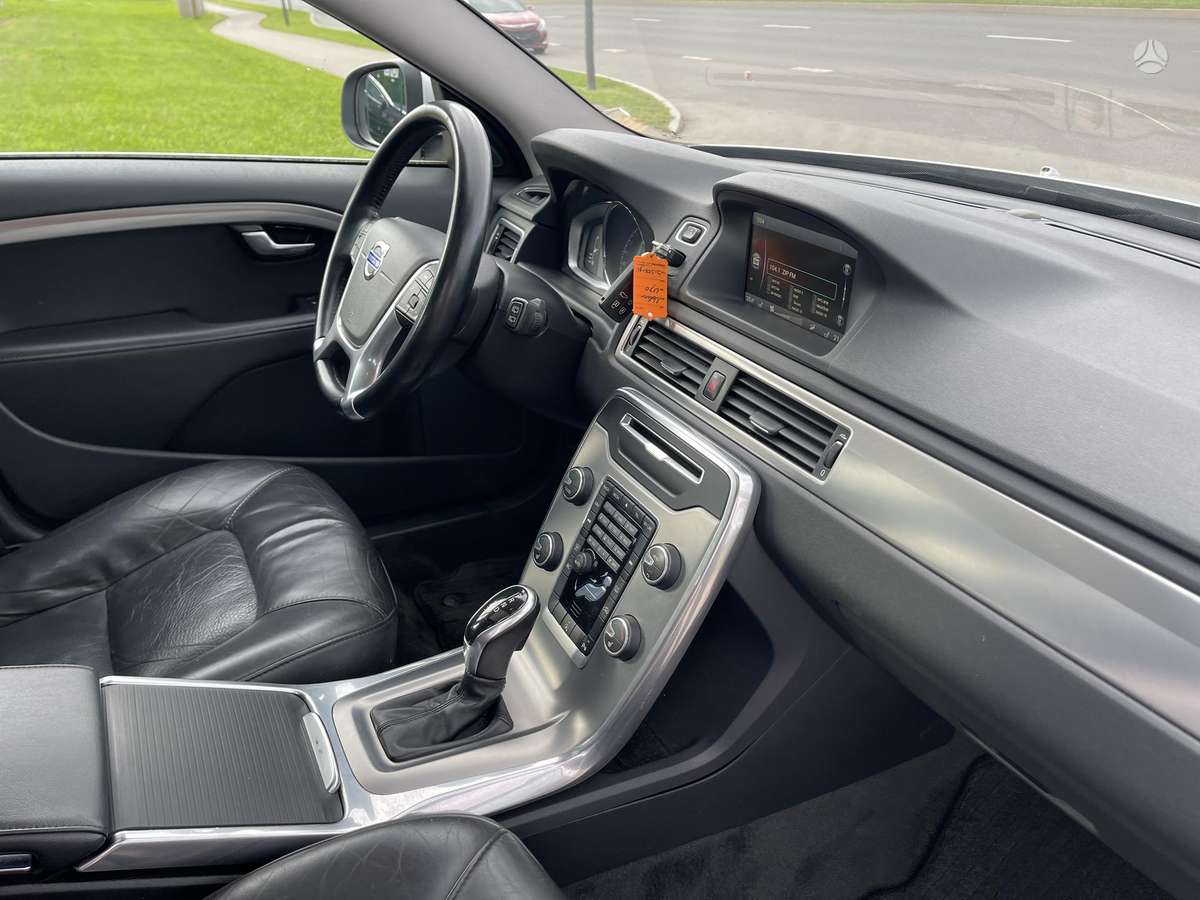 Volvo V70 2013 — photo 32