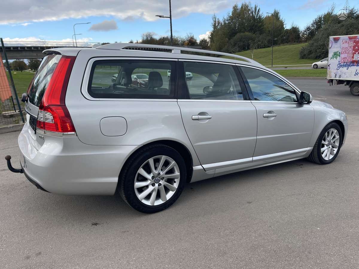Volvo V70 2013 — photo 9